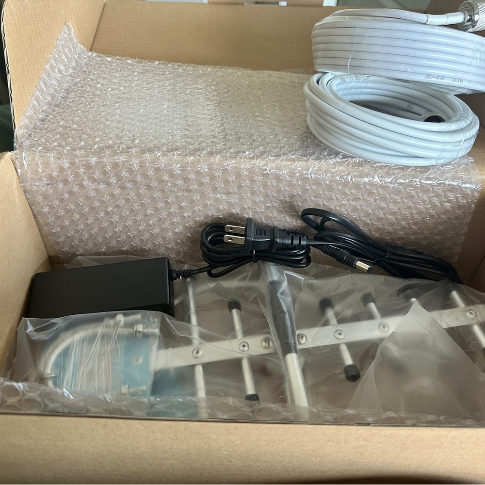 Cellphone signal booster